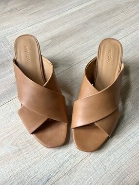 Nisolo Almond Crossover Mules size 7.5 Carina Cross Strap